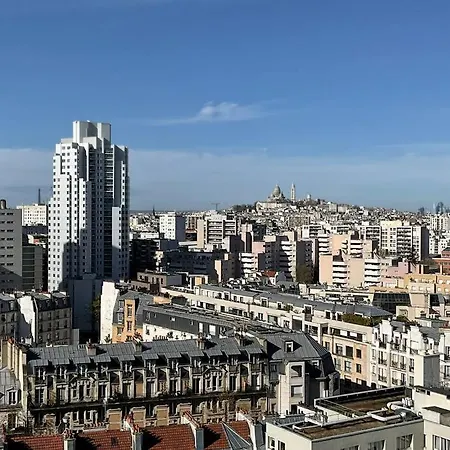 Chic Parisian Sacre Coeur Views *