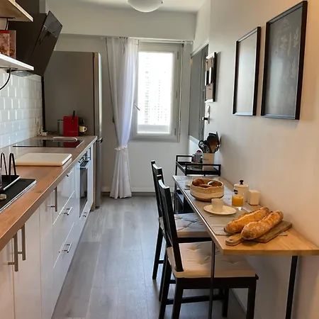 Apartment Chic Parisian Sacre Coeur Views *